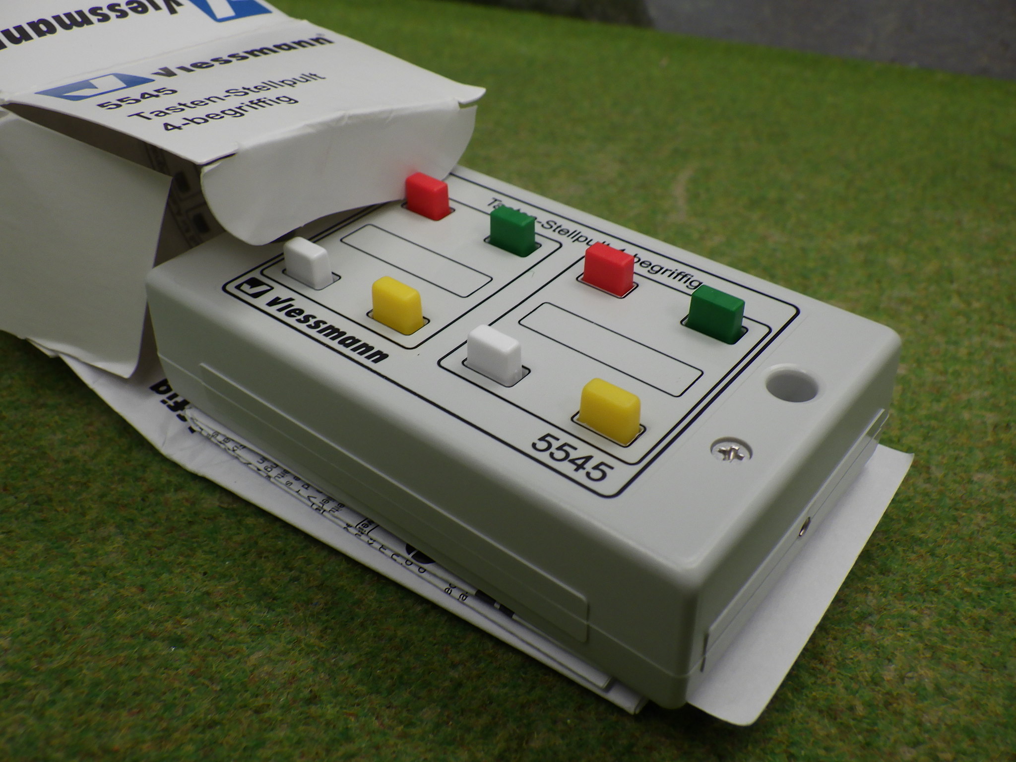 Viessmann 5547 H0  Tasten Stellpulte 2 begriffig  Produktbild 3