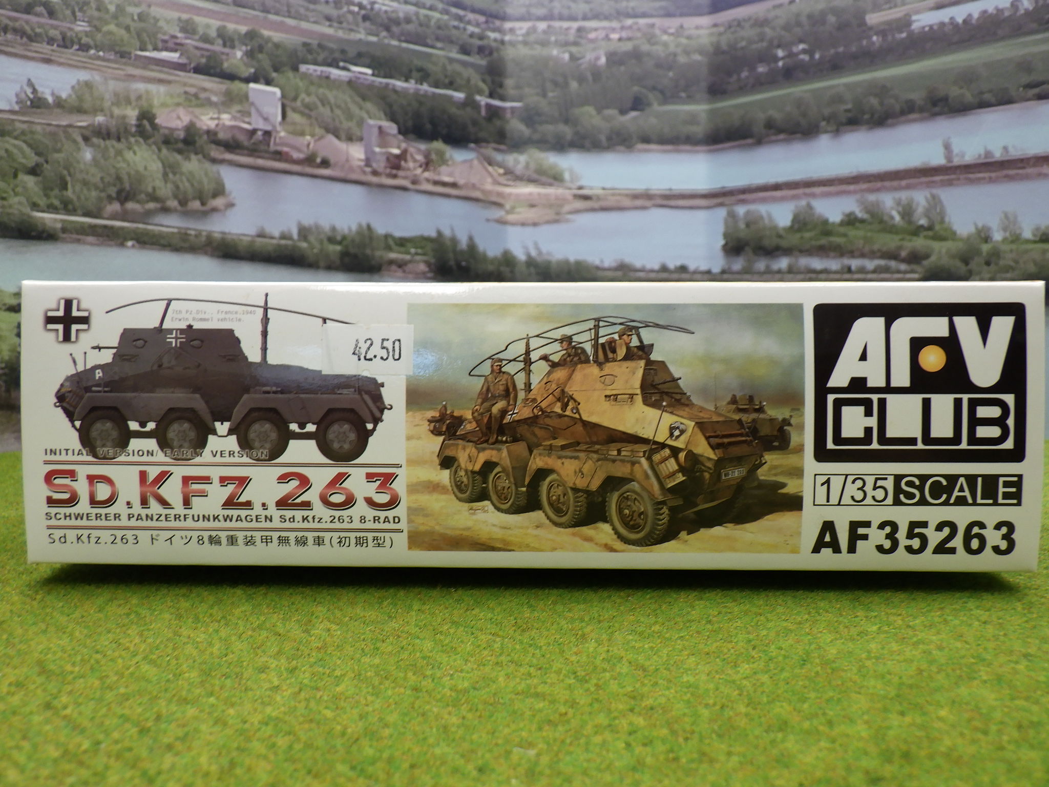 AFV Club 1:35 Sd.Kfz.263 Schwerer Panzerfunkwagen in OVP Produktbild 2