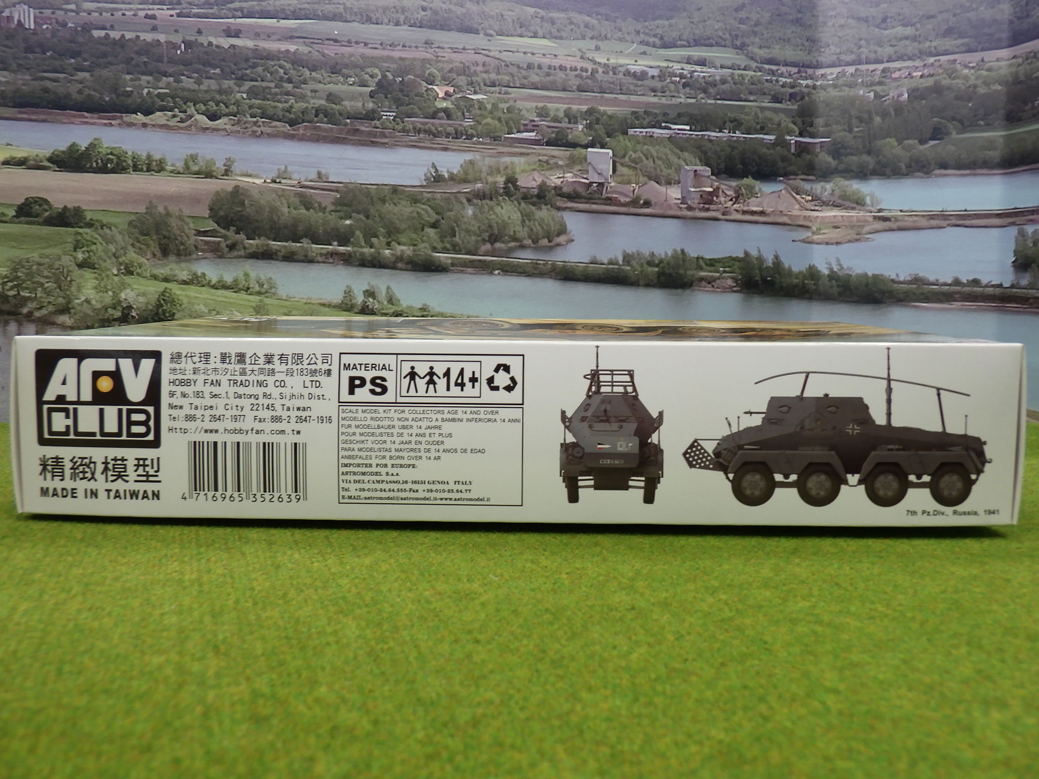 AFV Club 1:35 Sd.Kfz.263 Schwerer Panzerfunkwagen in OVP Produktbild 4
