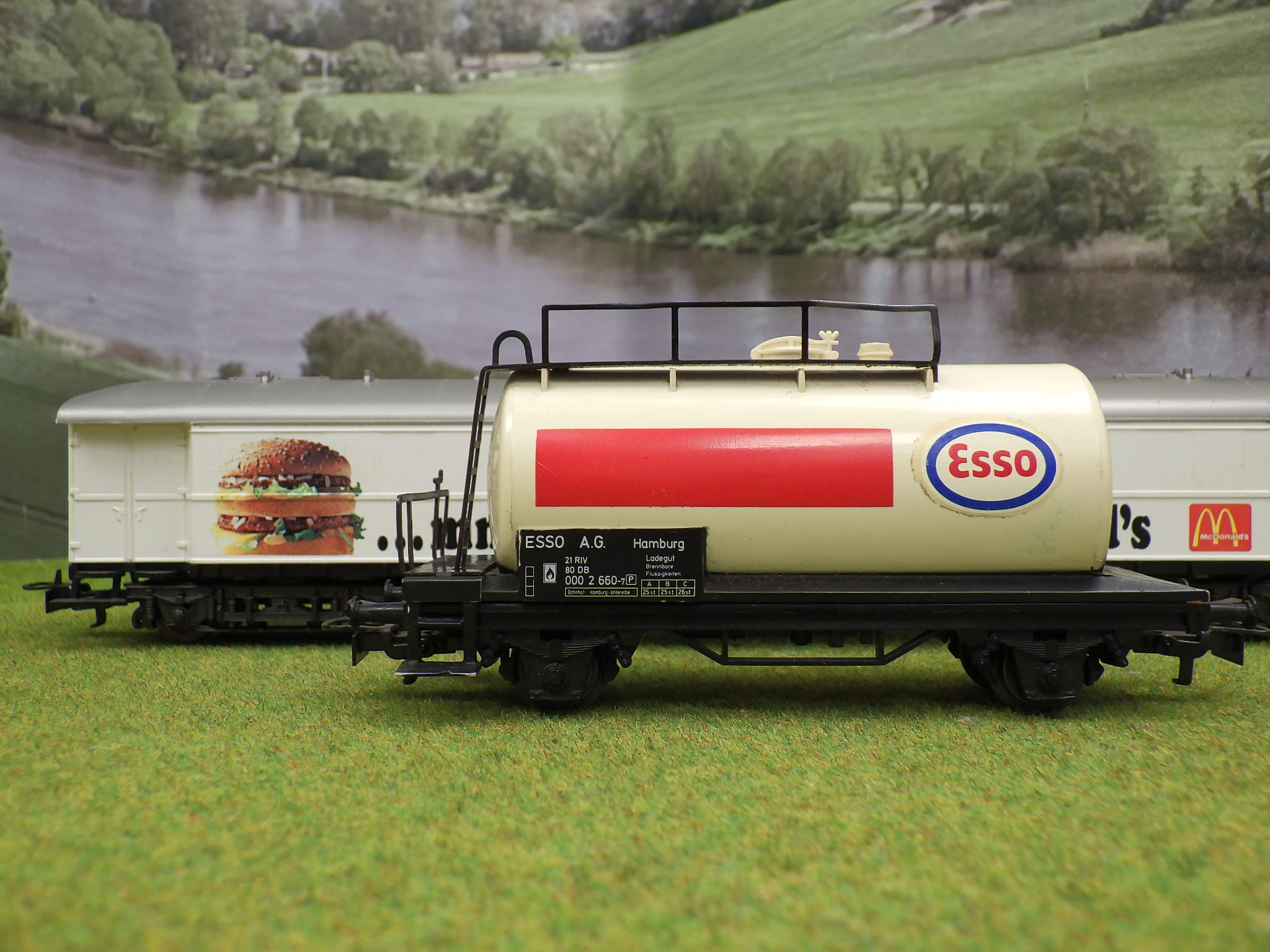 Märklin H0 1 Kesselwagen ESSO 1 Werbewagen Mc Donalds Produktbild 2