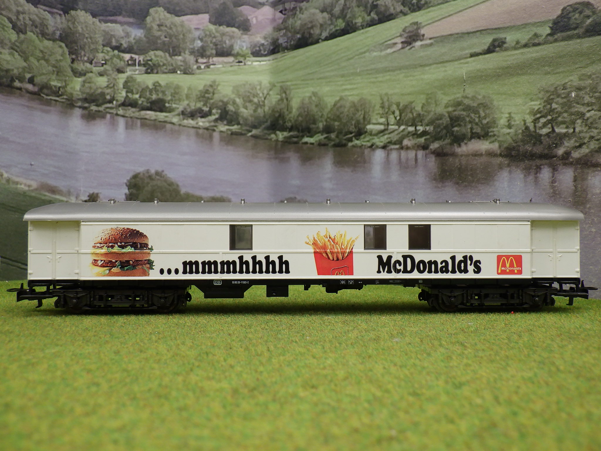 Märklin H0 1 Kesselwagen ESSO 1 Werbewagen Mc Donalds Produktbild 3