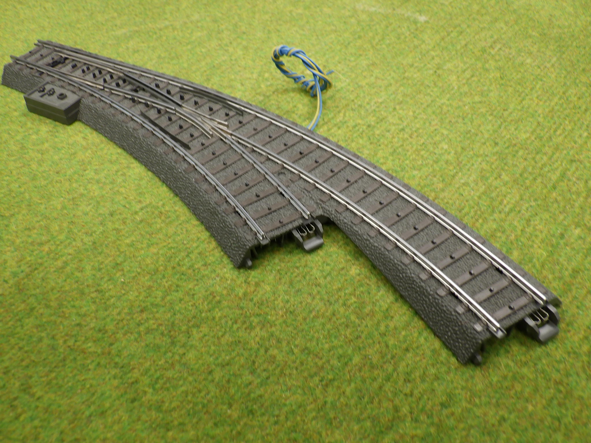 Märklin H0 Bogenweiche rechts mit Antrieb C-Gleis  Produktbild 2
