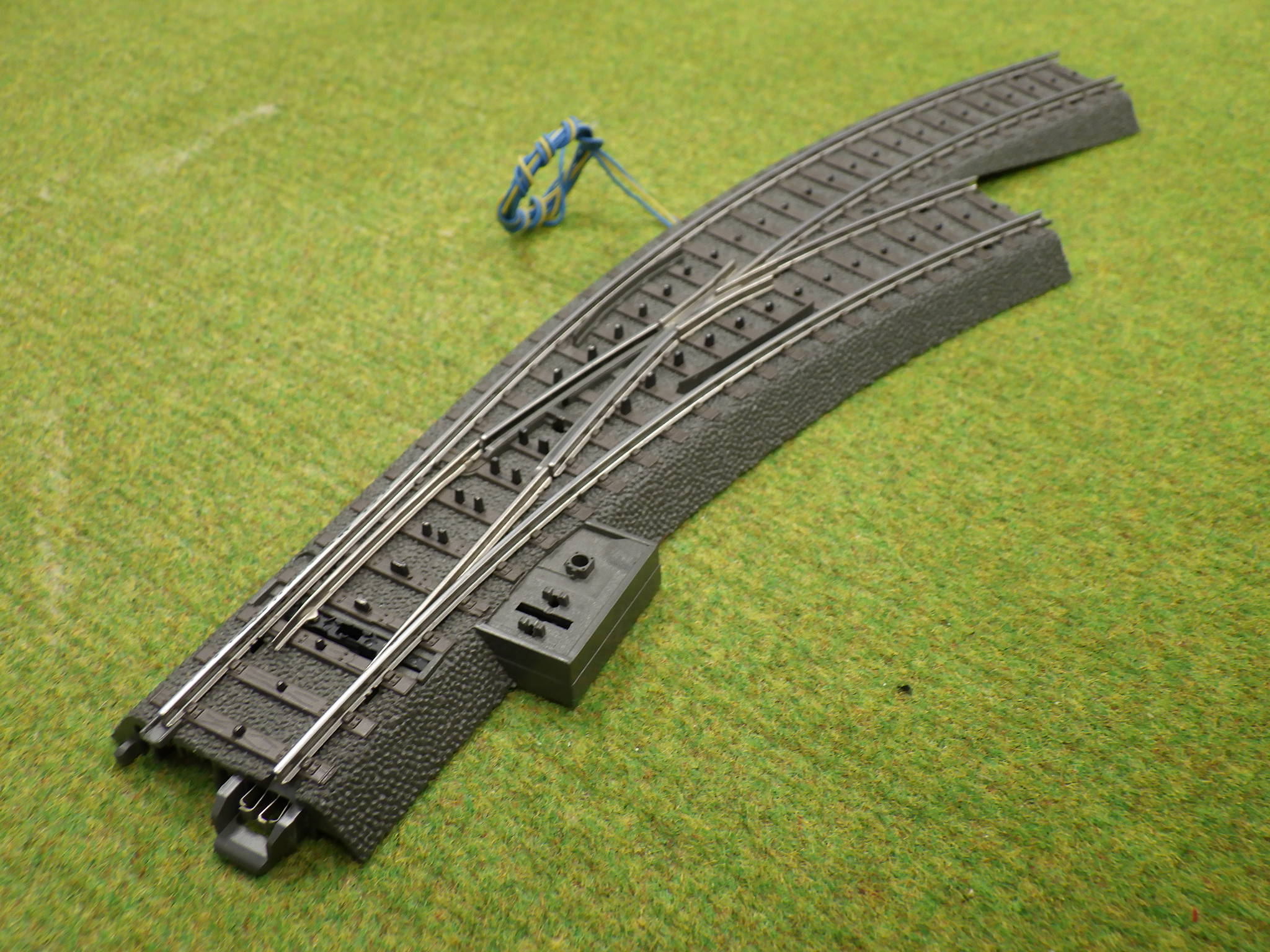 Märklin H0 Bogenweiche rechts mit Antrieb C-Gleis  Produktbild 3