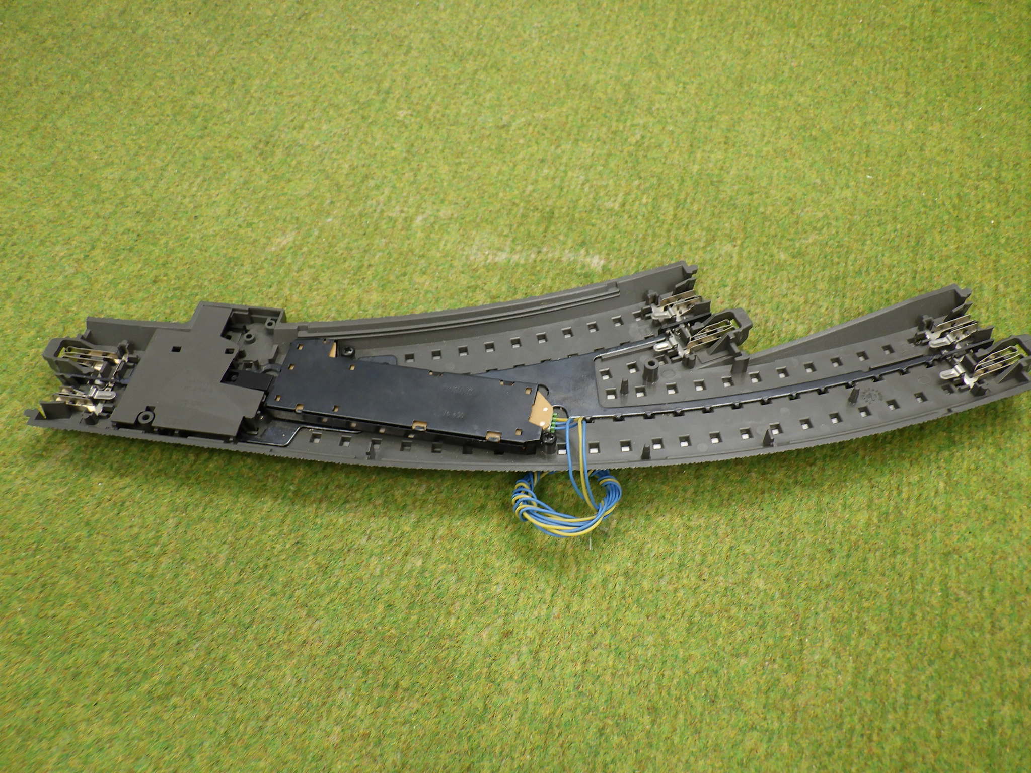 Märklin H0 Bogenweiche rechts mit Antrieb C-Gleis  Produktbild 4