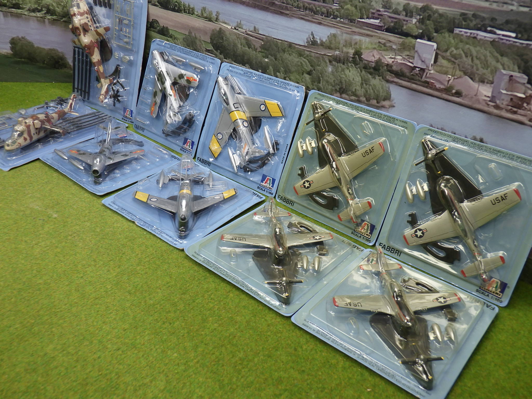 Italeri 1:100 Konvolut vers. Militärflugzeuge etc in OVP Produktbild 2