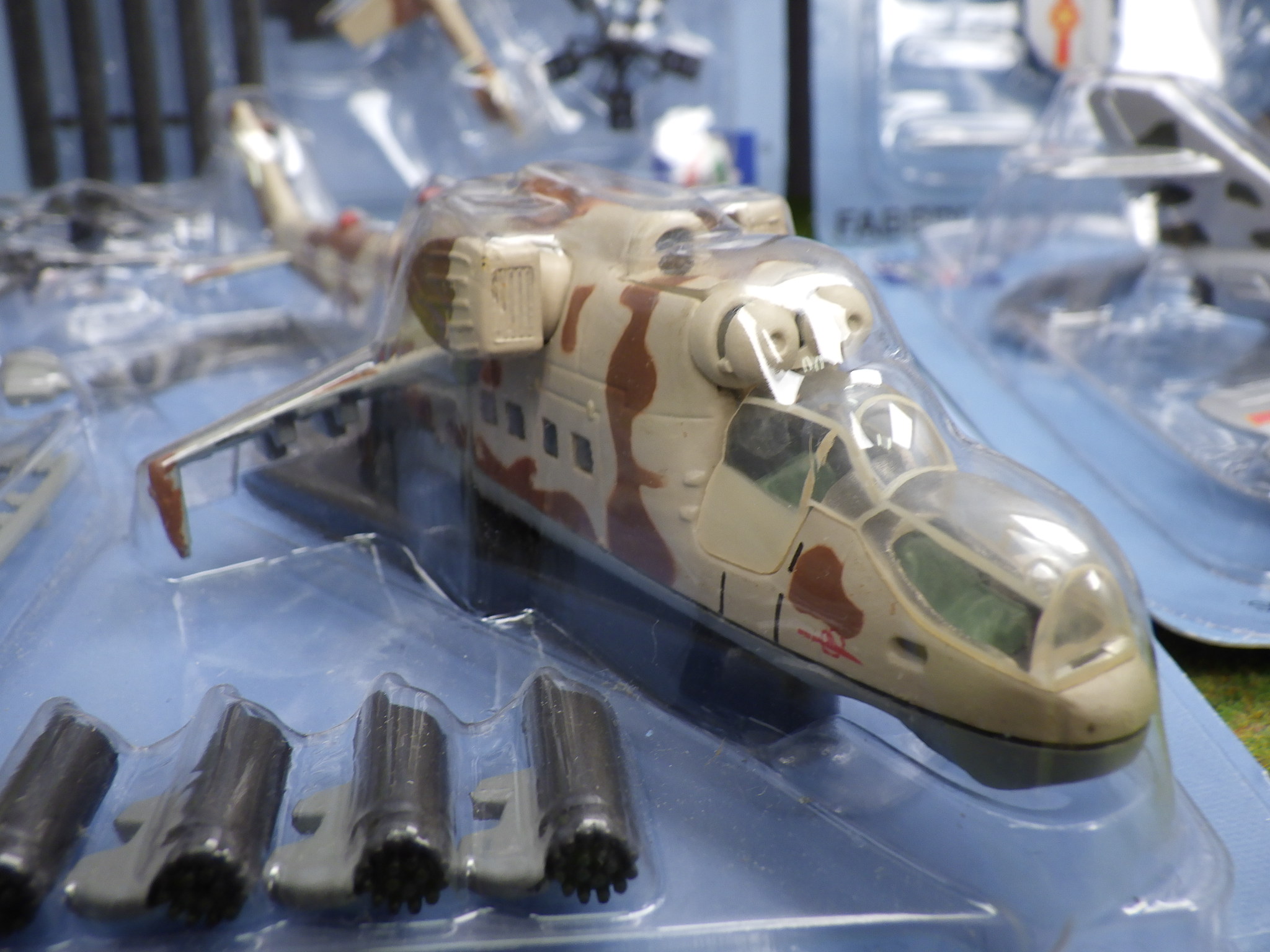 Italeri 1:100 Konvolut vers. Militärflugzeuge etc in OVP Produktbild 4