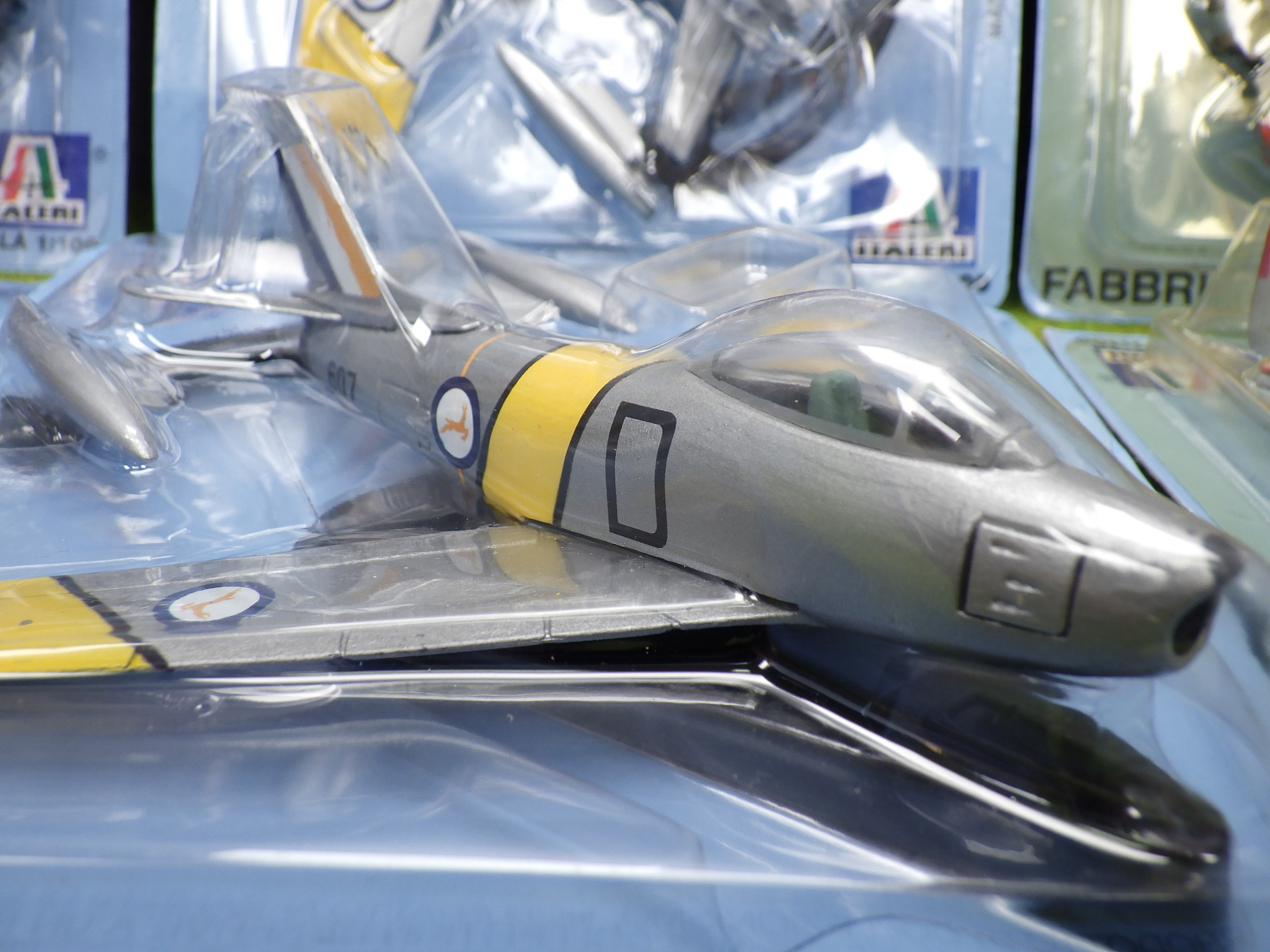 Italeri 1:100 Konvolut vers. Militärflugzeuge etc in OVP Produktbild 6